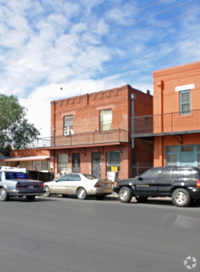 Building Photo - 709 S Oregon St