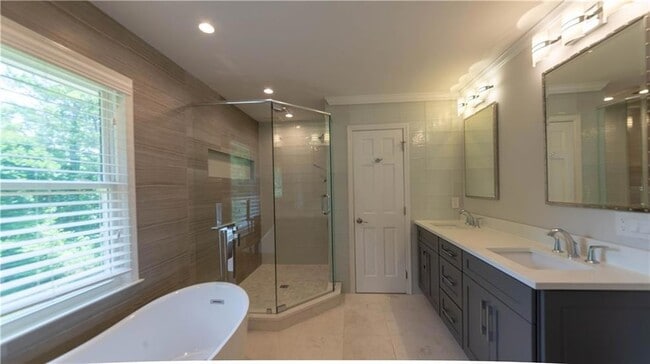 Building Photo - 3935 Briaridge Cir