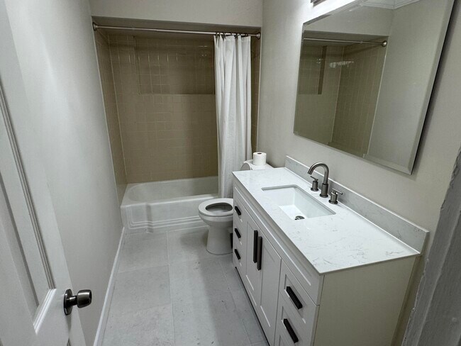 Building Photo - 349 NE 31st St