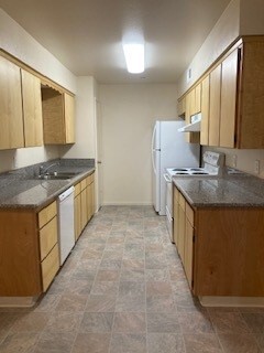 new building kitchen - Tanglewood Apartments