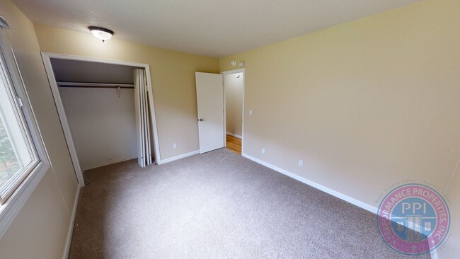 Building Photo - West Linn Hidden Springs Neighborhood / Si...