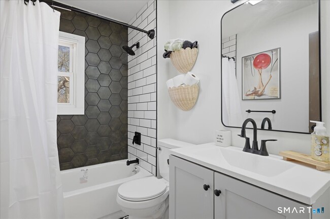 Building Photo - 106 Midway Oval