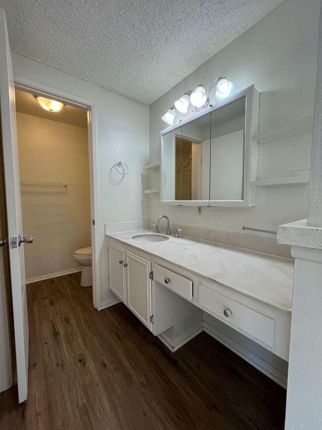 Building Photo - Simi Valley 3BR w/RV parking, AVAILABLE NOW!