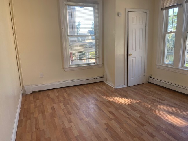 Building Photo - 134 Chestnut Ave