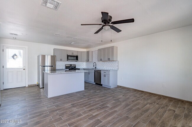 Building Photo - 37 E El Parque Dr