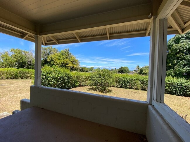 Building Photo - Furnished Plantation Home with 3 Bedrooms, 2 Bath large enclosed porch on almost 2 acres with oce...