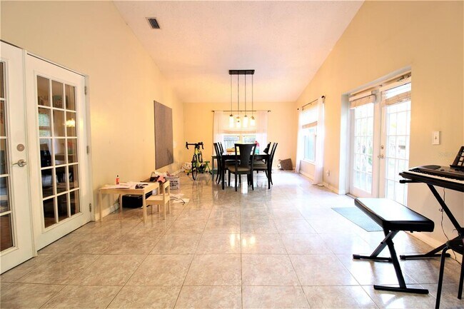 Building Photo - 10005 Cypress Meadows Ln