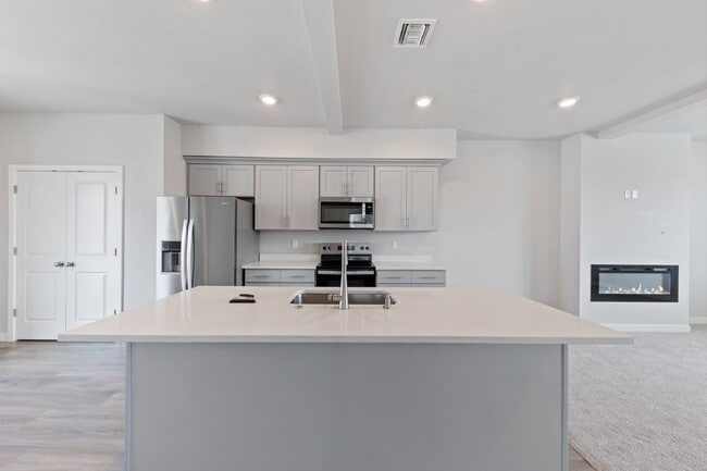 Building Photo - Newly Constructed 3 bedroom, 2.5 Bathroom home with luxury finishes!