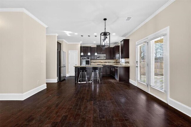 Building Photo - 2430 Fair Oaks Way