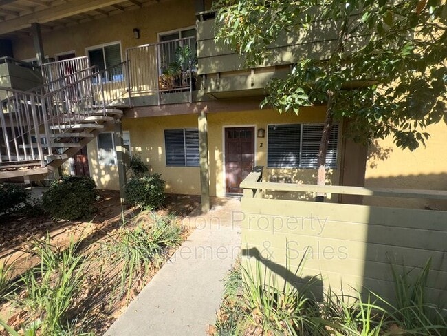 Building Photo - 2094 E Grand Ave