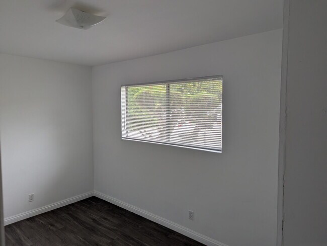 Building Photo - 2608 Vanderbilt Ln