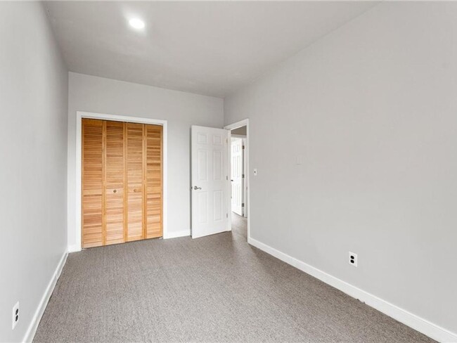 Building Photo - 3 Bedroom Townhome in Richmond