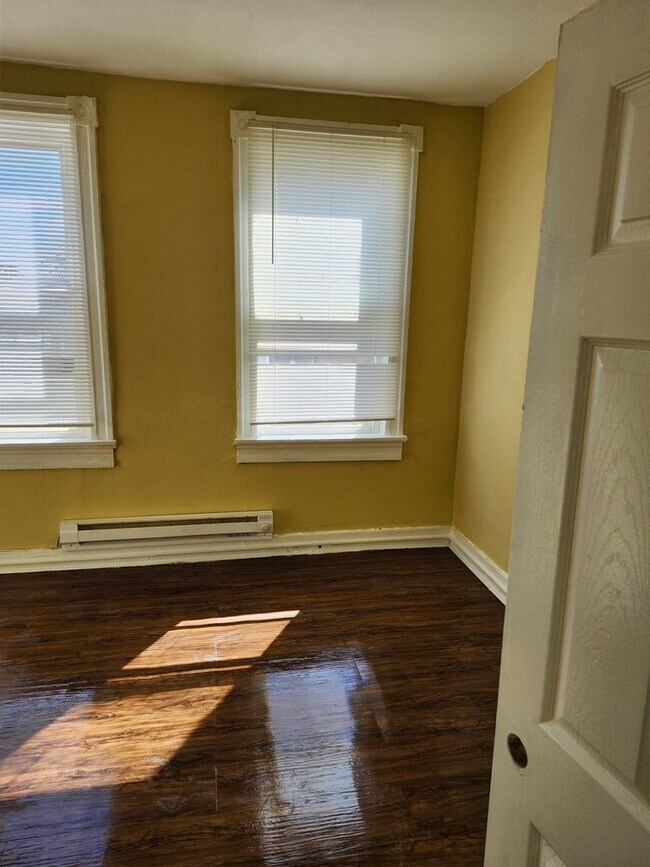Building Photo - Charming 3BR Townhome in Baltimore