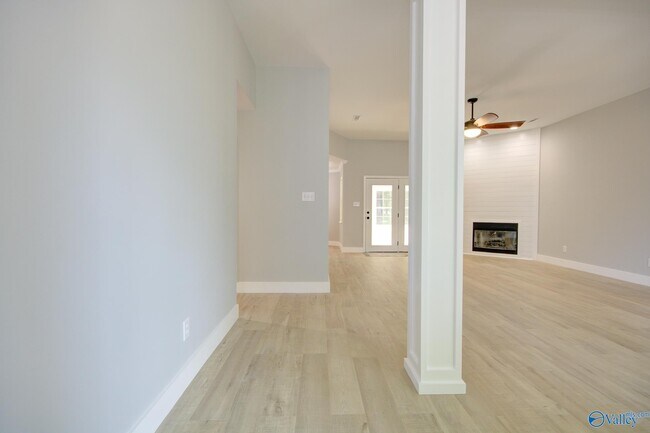 Building Photo - 205 Jarrett Ln