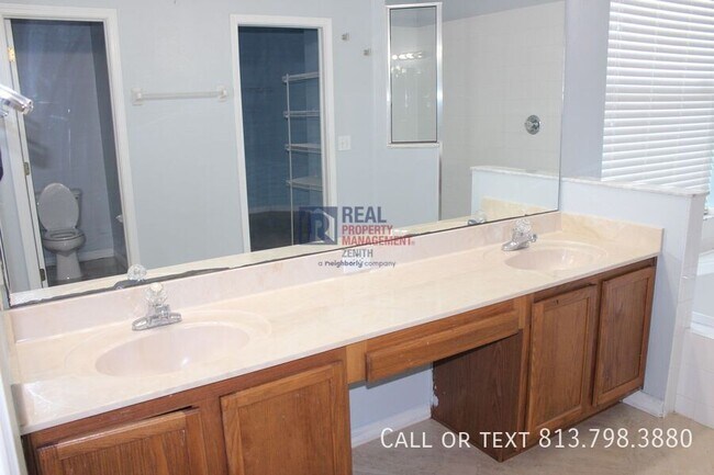 Building Photo - 452 Westchester Hills Ln
