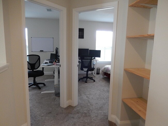 Building Photo - 2886 Fontana St