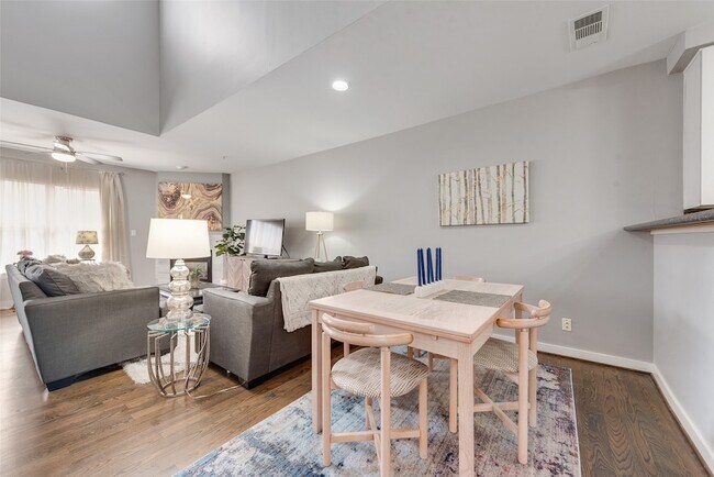 Building Photo - 3922 Gilbert Ave