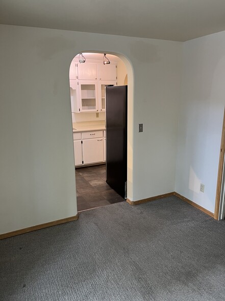 bonus area off kitchen - 620 N Davis St
