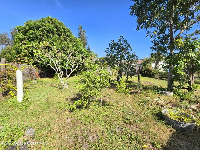 Building Photo - 484 Poinciana Dr