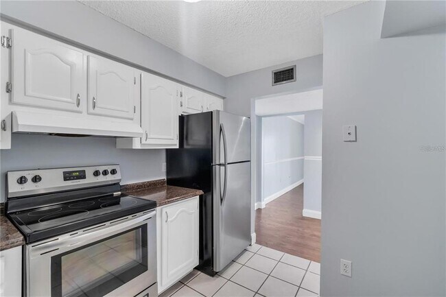 Building Photo - 542 Orange Dr