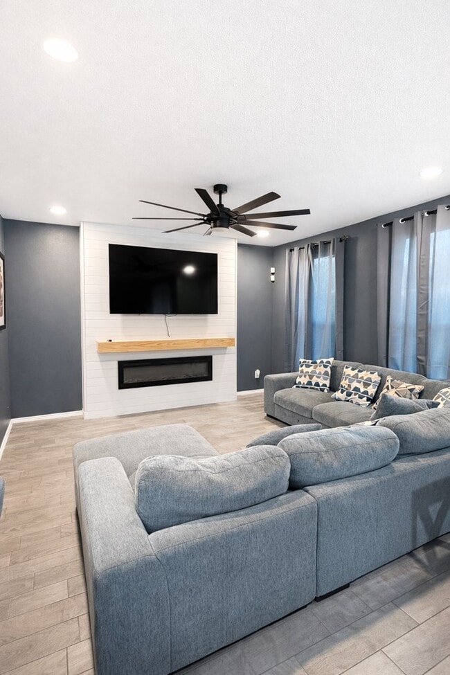 Building Photo - 2027 Ebbets Dr