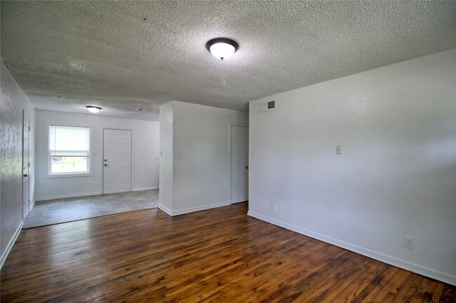 Building Photo - 115 Charles Ln