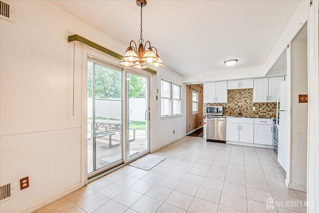 Building Photo - 40 Azalea Dr