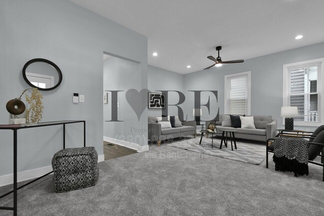 Building Photo - 429 E Mithoff St