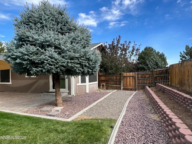 Building Photo - 2175 Albatross Way