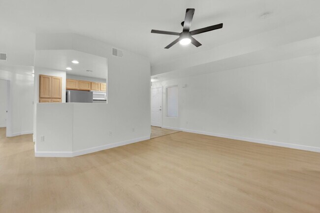 Building Photo - Experience Las Vegas in style and comfort with this beautiful first-floor 3-bedroom condo