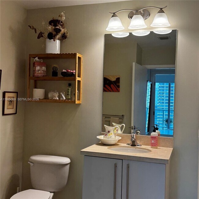 Building Photo - 1111 SW 1st Ave