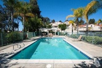 Building Photo - 610 Charles St