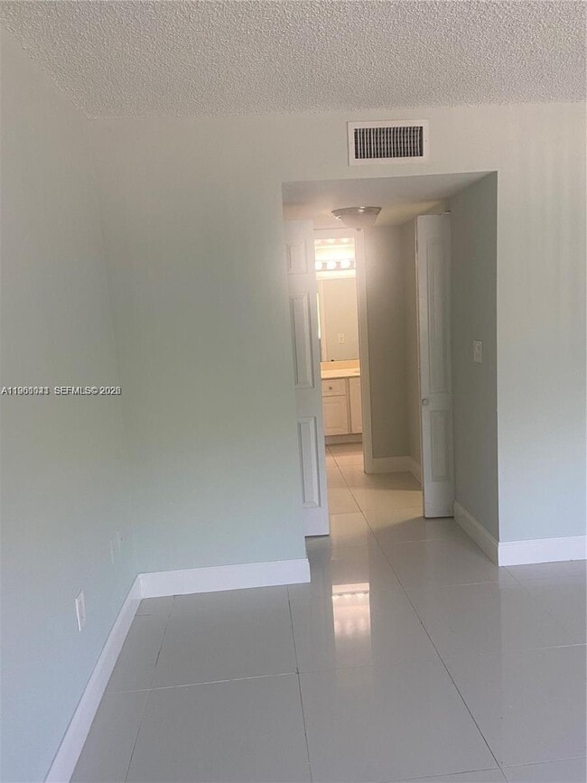 Building Photo - 731 N Pine Island Rd