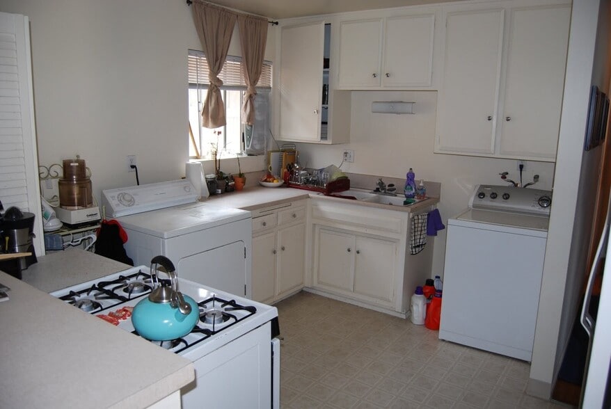 Building Photo - 2011 Rockefeller Ln