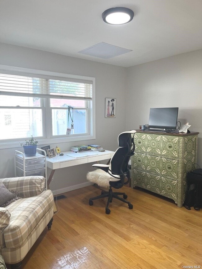 Building Photo - 442 E Beech St