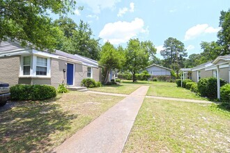 Building Photo - Walking Distance to UofSC Athletic Fields