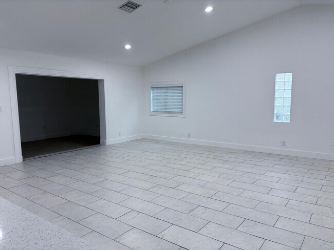 Building Photo - 4930 NW 85th Terrace