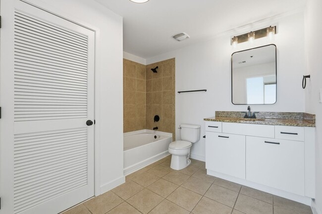 Building Photo - Sought after 1 bedroom on the 29TH FLOOR in the heart of Buckhead!