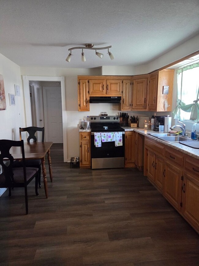 Building Photo - Maryville 37801 - 3 bedroom, 1 bath home - Contact Shelly Gunion (865) 755-7678