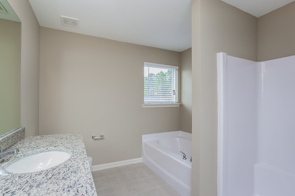 Building Photo - 124 Hill Crest Cir