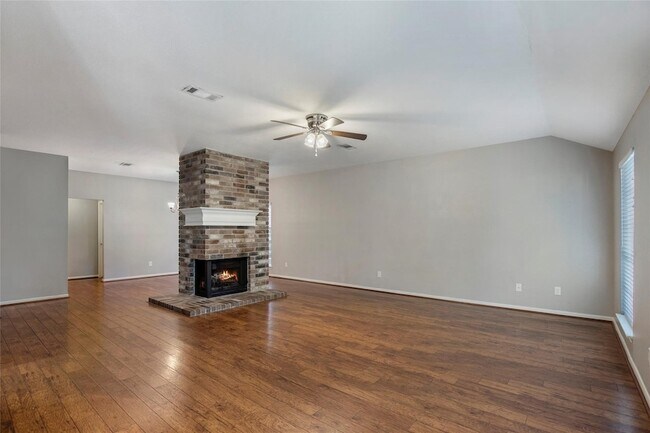 Building Photo - 98 S Village Knoll Cir