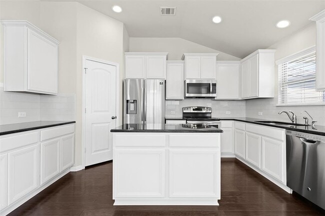 Building Photo - 800 Bryce Canyon Dr