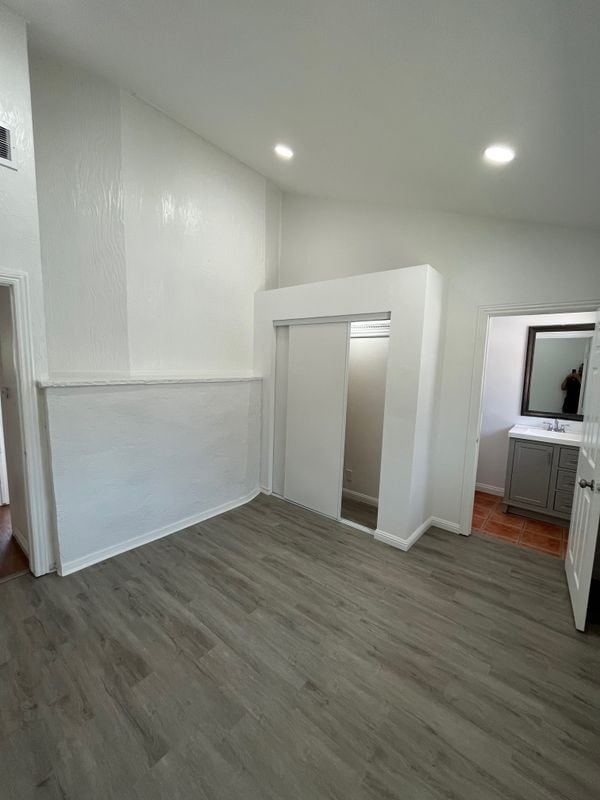 Building Photo - 809 S Knott Ave