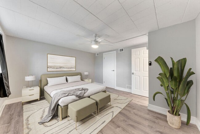 Building Photo - Welcome to your new condo in Walden Woods, located within the sought-after West Allegheny School ...