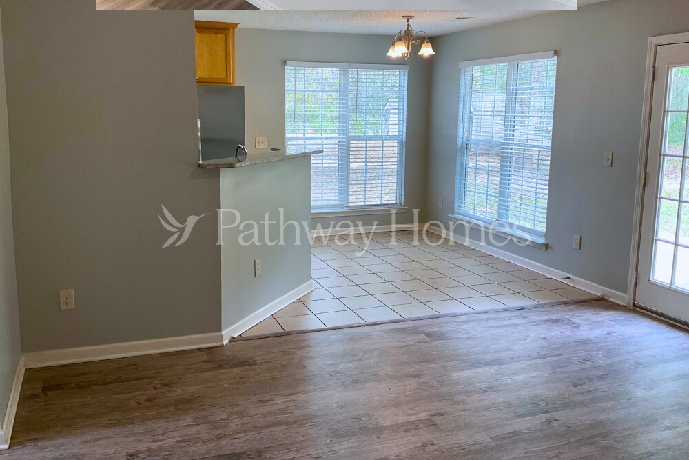 Building Photo - 229 Deodar Ln