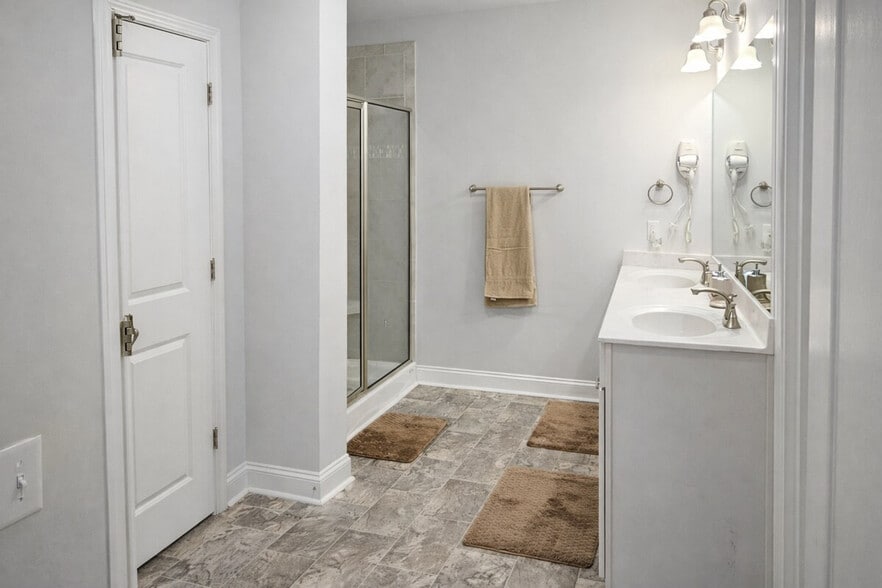 Building Photo - 182 Hillmont Dr