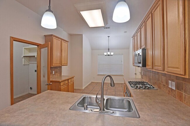 Building Photo - BEAUTIFUL 3 BEDROOM HOME LOCATED IN FRISCO, TEXAS!