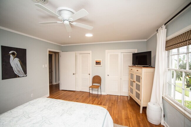 Building Photo - 343 Oleander St
