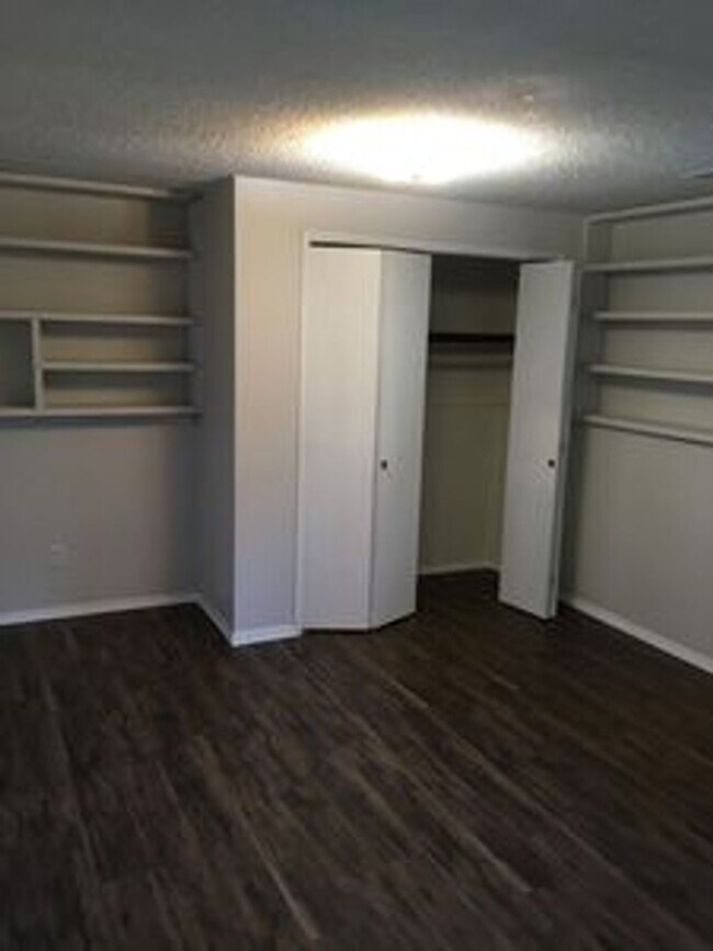 Building Photo - Spacious 5bd 2.5ba on the South Hill!