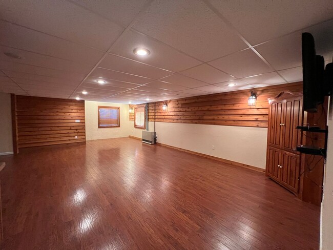 Building Photo - Bright 2 Bed / 2 Bath Basement Apartment with Garage Access – Driggs, ID